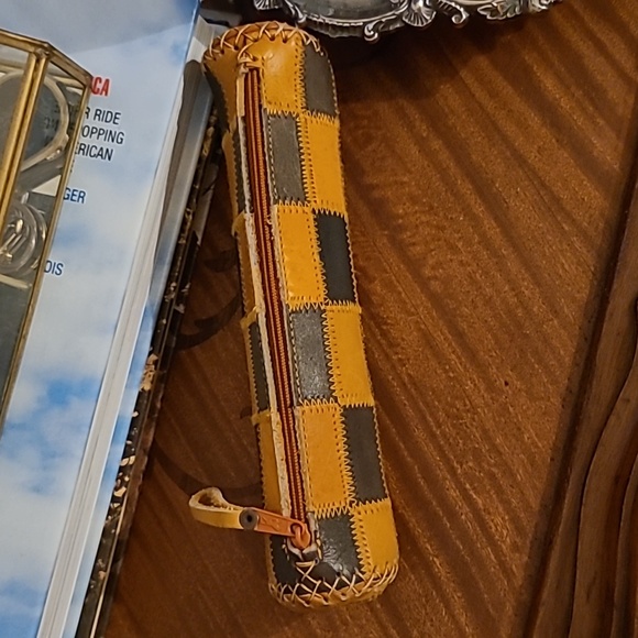 Leather stitched patchwork check pattern tube zipper pouch - Picture 6 of 12